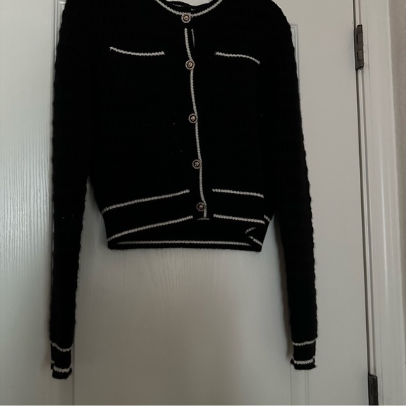 Fiorla 100% Cashmere Black Button-Up Knit Cardigan - Picture 2 of 11